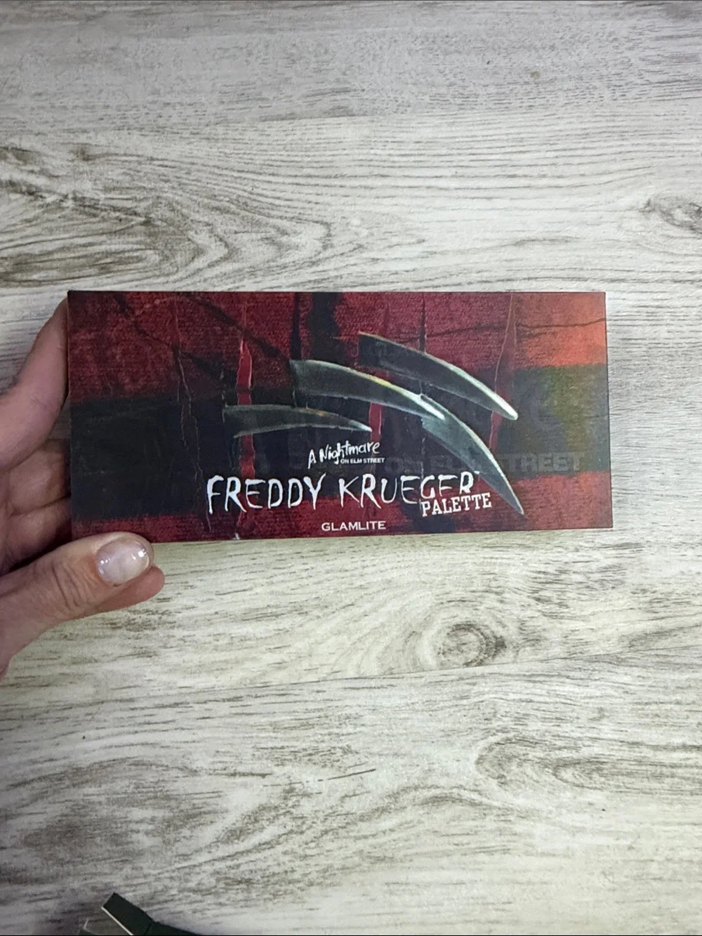 Glamlite Friday the 13th Camp Crystal Lake Eyeshadow Palette - Red
